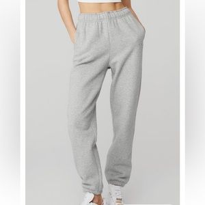 Alo Yoga Accolade Sweatpant in Athletic Heather Grey